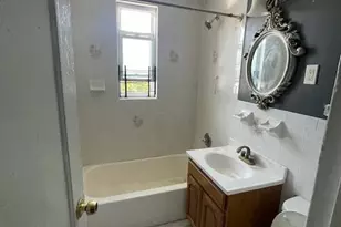 140-36 184th St, Springfield Gardens, NY 11413 - Photo 4