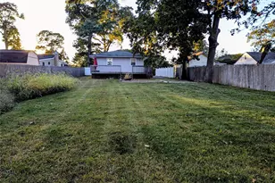 139 Pine Neck Ave, Patchogue, NY 11772 - Photo 2