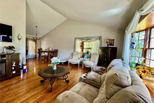 527 Toleman Rd, Rock Tavern, NY 12575 - Photo 2