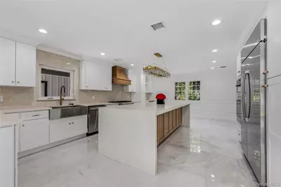 15 Southwick Court, Plainview, NY 11803 - Photo 38