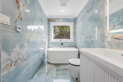 15 Southwick Court, Plainview, NY 11803 - Photo 12