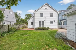 70 Highland Ave, Port Washington, NY 11050 - Photo 32