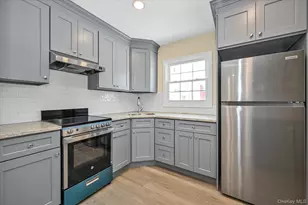 9526 243rd St, Floral Park, NY 11001 - Photo 8