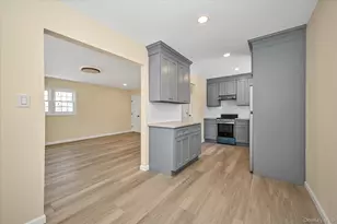 9526 243rd St, Floral Park, NY 11001 - Photo 6