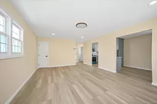 9526 243rd St, Floral Park, NY 11001 - Photo 4