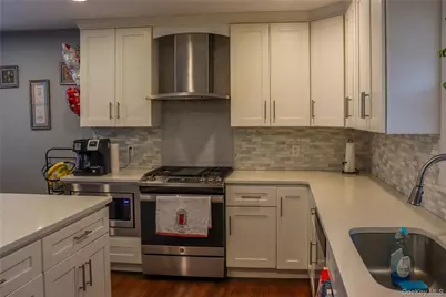 29 Oak Street, Islip, NY 11751 - Photo 4