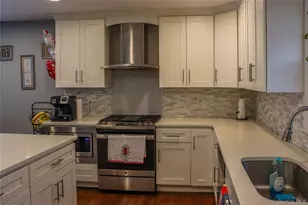 29 Oak St, Islip, NY 11751 - Photo 4