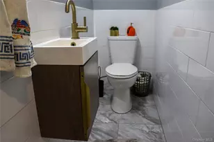 29 Oak St, Islip, NY 11751 - Photo 6