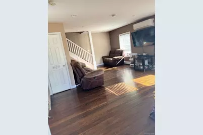 29 Oak Street, Islip, NY 11751 - Photo 2