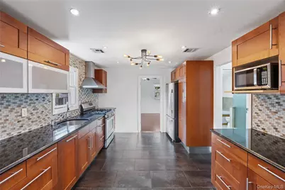 187 Botsford Street, Hempstead, NY 11550 - Photo 12