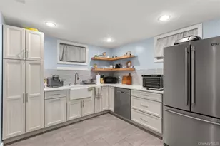 19 Blue Spruce Ln, Commack, NY 11725 - Photo 16