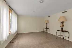 129 Gilmar Ln, Roslyn Heights, NY 11577 - Photo 12