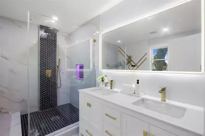 10 Crown Lane, Westbury, NY 11590 - Photo 22
