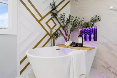 10 Crown Lane, Westbury, NY 11590 - Photo 24