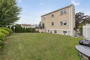 20 Ashford Pl, Yonkers, NY 10701 - Photo 36