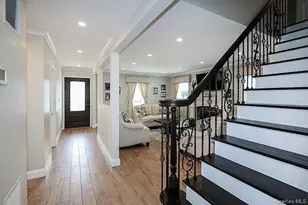 956 Hancock Ave, Franklin Square, NY 11010 - Photo 4