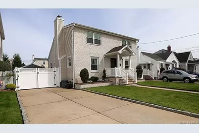 956 Hancock Avenue, Franklin Square, NY 11010 - Photo 2