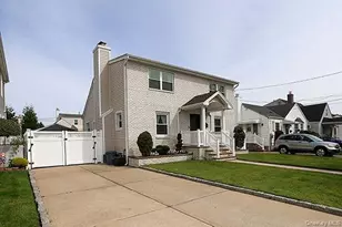 956 Hancock Ave, Franklin Square, NY 11010 - Photo 2