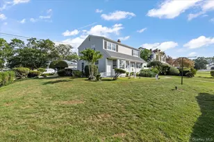 109 Periwinkle Rd, Levittown, NY 11756 - Photo 2