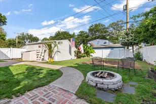 109 Periwinkle Rd, Levittown, NY 11756 - Photo 4