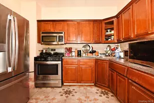 121 Riverdale Ave, Brooklyn, NY 11212 - Photo 14