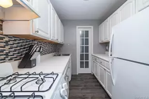 99 Randall, Freeport, NY 11520 - Photo 12