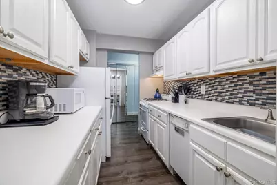 99 Randall #1Q, Freeport, NY 11520 - Photo 10