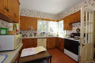 16 Mount Sinai-Coram Rd, Coram, NY 11727 - Photo 10