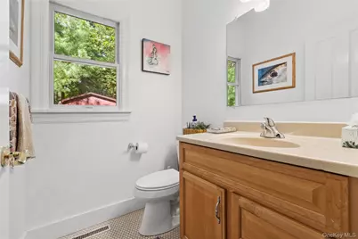 20 Howard St, East Hampton, NY 11937 - Photo 24