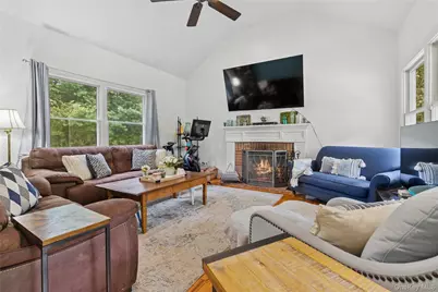 20 Howard St, East Hampton, NY 11937 - Photo 16