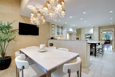 40 Tiffany Circle, Manhasset, NY 11030 - Photo 14