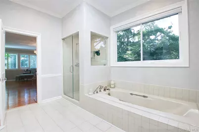 40 Tiffany Circle, Manhasset, NY 11030 - Photo 28