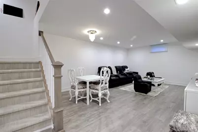 40 Tiffany Circle, Manhasset, NY 11030 - Photo 32