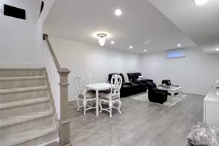 40 Tiffany Cir, Manhasset, NY 11030 - Photo 32