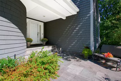 40 Tiffany Circle, Manhasset, NY 11030 - Photo 4