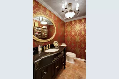 40 Tiffany Circle, Manhasset, NY 11030 - Photo 18