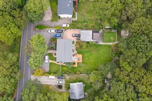 129 Berkshire Dr, Farmingville, NY 11738 - Photo 8