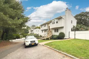 129 Berkshire Dr, Farmingville, NY 11738 - Photo 4