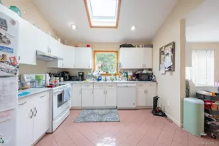 129 Berkshire Dr, Farmingville, NY 11738 - Photo 28