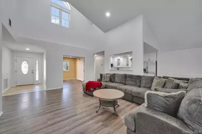 27 Huntingdale Way, Middle Island, NY 11953 - Photo 12