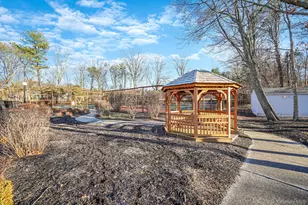 27 Huntingdale Way, Middle Island, NY 11953 - Photo 36