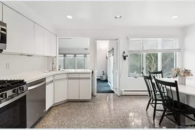 987 S End, Woodmere, NY 11598 - Photo 16