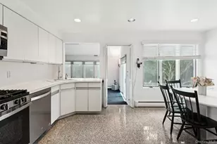 987 South End, Woodmere, NY 11598 - Photo 16