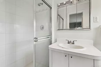 987 S End, Woodmere, NY 11598 - Photo 26