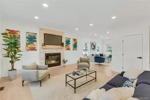 10 Beth Ln, Plainview, NY 11803 - Photo 14