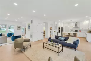 10 Beth Ln, Plainview, NY 11803 - Photo 12