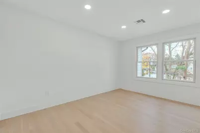 10 Beth Lane, Plainview, NY 11803 - Photo 30