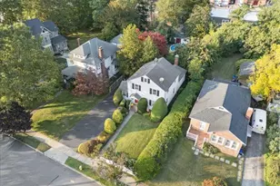 91 Ireland Pl, Amityville, NY 11701 - Photo 34