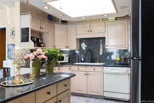 3252 Waterbury Ave, Bronx, NY 10465 - Photo 8