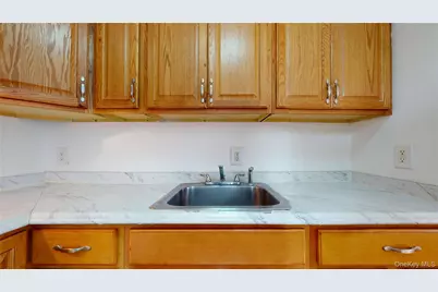 124-01 Hillside Avenue, Kew Gardens, NY 11415 - Photo 10